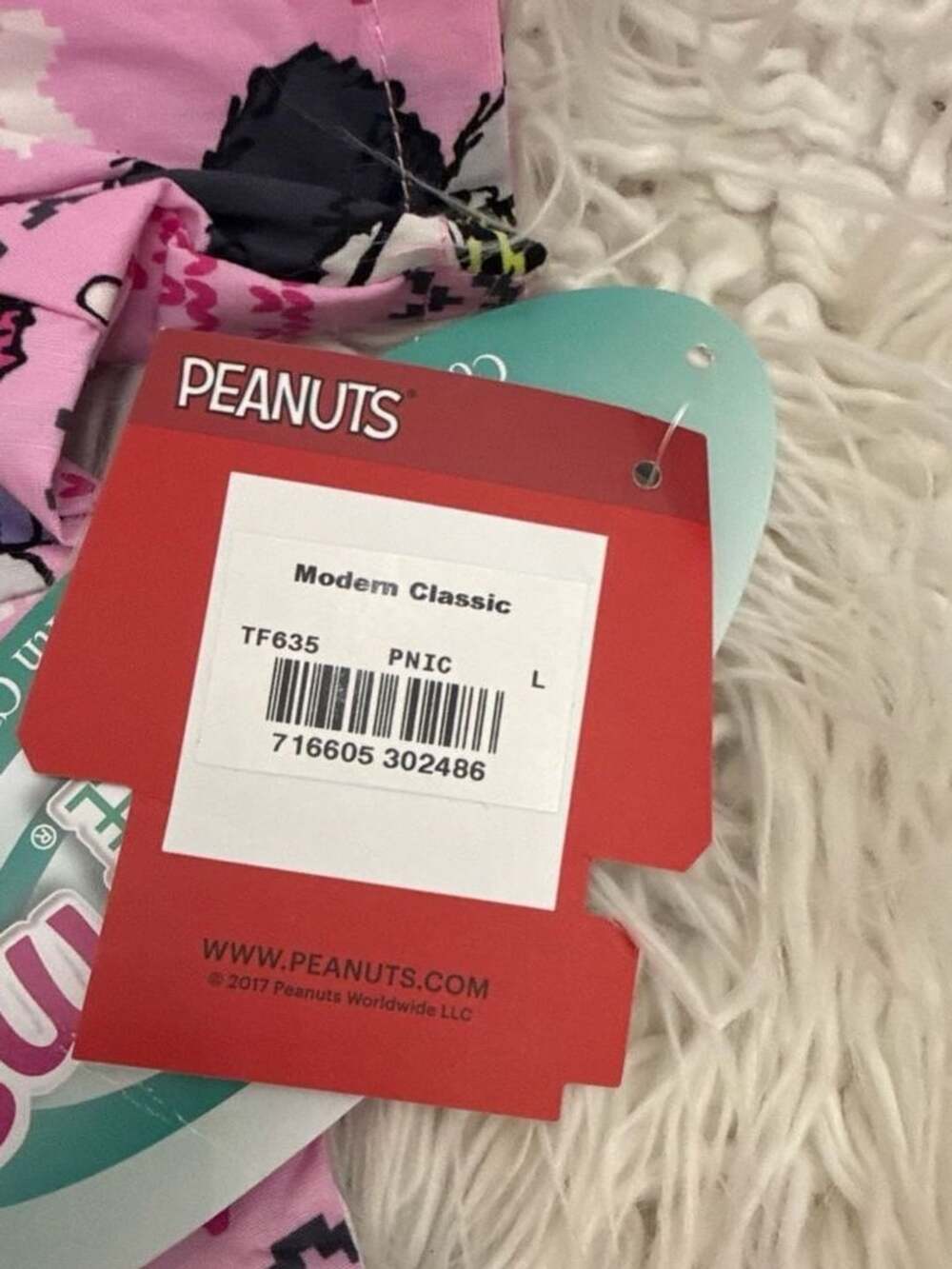 Peanuts Large Scrub Top Pink Ice Cold Snoopy V-Neck NWT - Picture 3 of 4